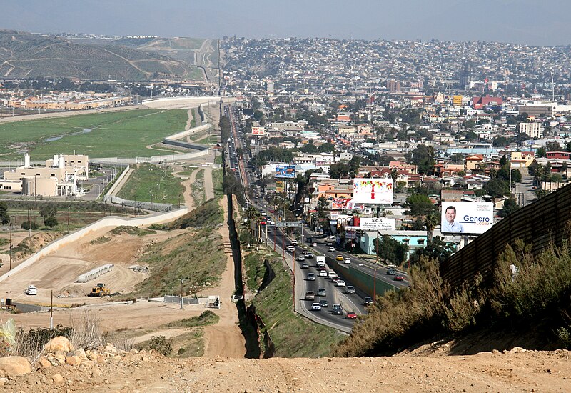 Border+of+USA+and+Mexico%0ASgt.+1st+Class+Gordon+Hyde%2C+Public+domain%2C+via+Wikimedia+Commons