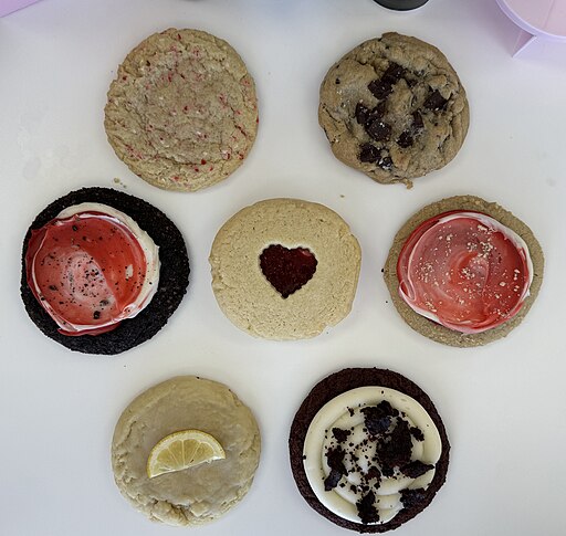Cookie selection at Crumbl Cookies in Petaluma, California
Missvain, CC BY 4.0, via Wikimedia Commons