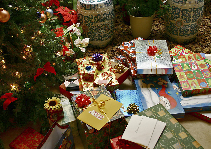 Gift xmas
Kelvin Kay, en:user:kkmd, CC BY-SA 3.0, via Wikimedia Commons